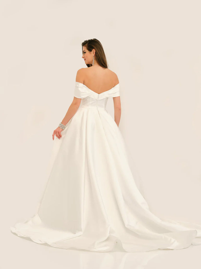 Anabeth Gown