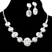 Load image into Gallery viewer, Oval Rhinestone Earrings