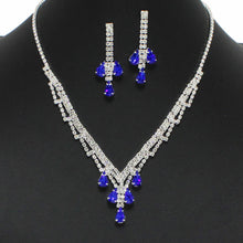 Load image into Gallery viewer, Teardrop Crystal Rhinestone Earrings.