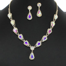 Load image into Gallery viewer, Teardrop Crystal Rhinestone Earrings