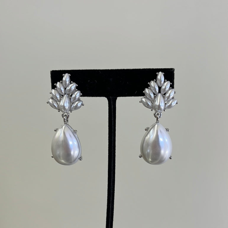 Pearl Dangle Clip On Earring