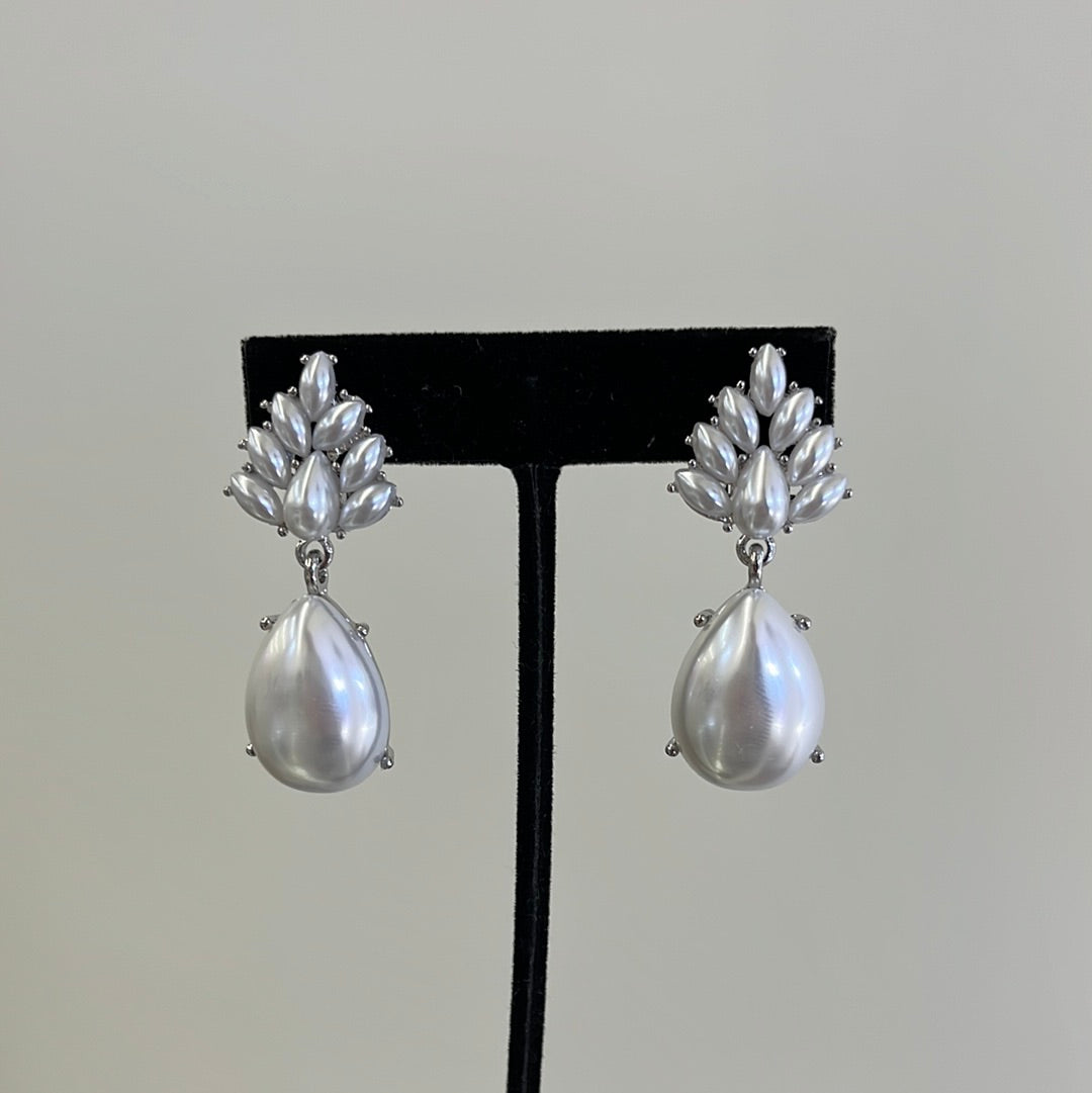 Pearl Dangle Clip On Earring