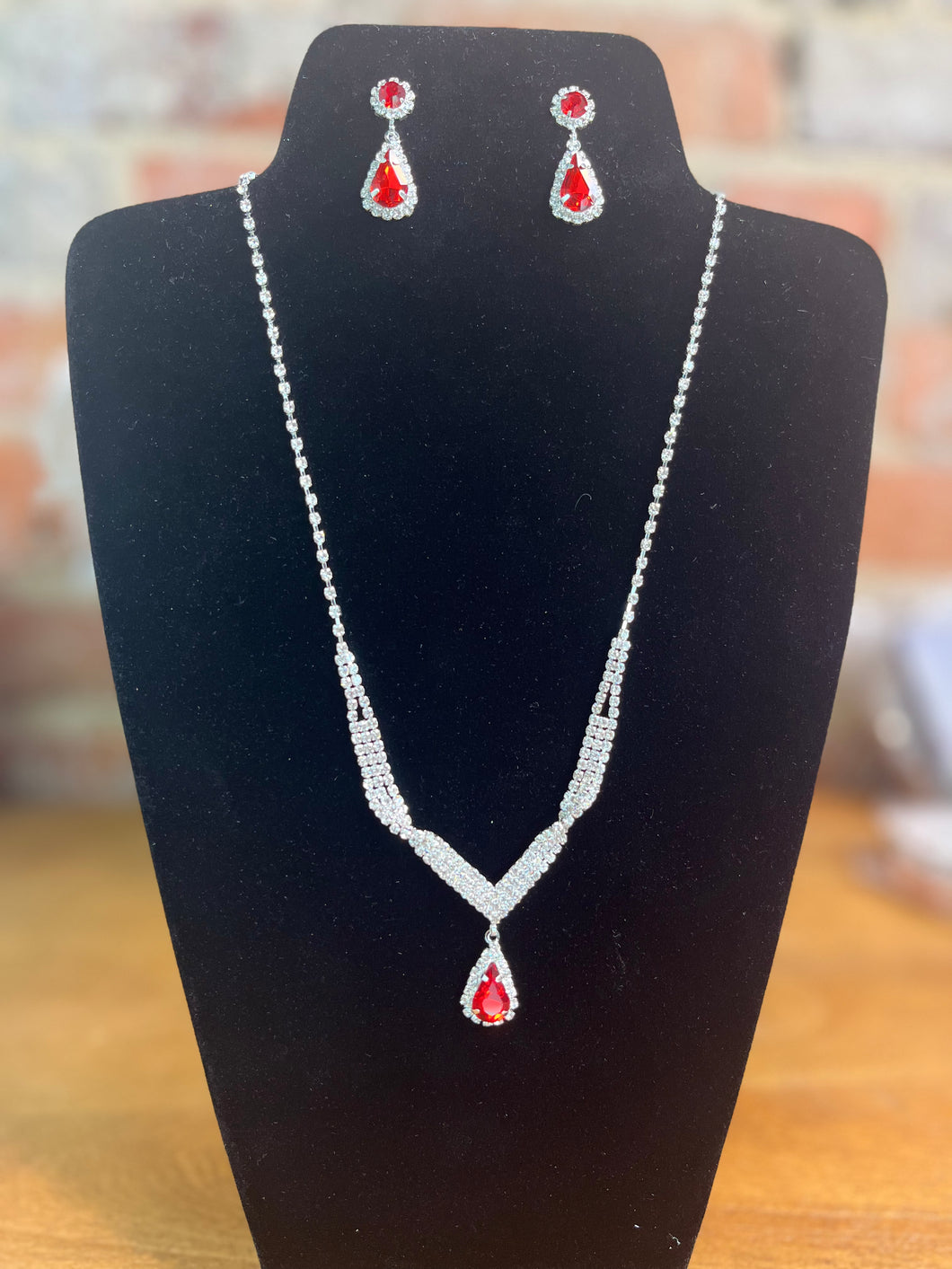 Red Teardrop & Crystal Necklace Set
