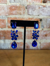 Load image into Gallery viewer, Emerald And Teardrop Earrings