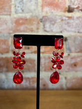 Load image into Gallery viewer, Emerald And Teardrop Earrings