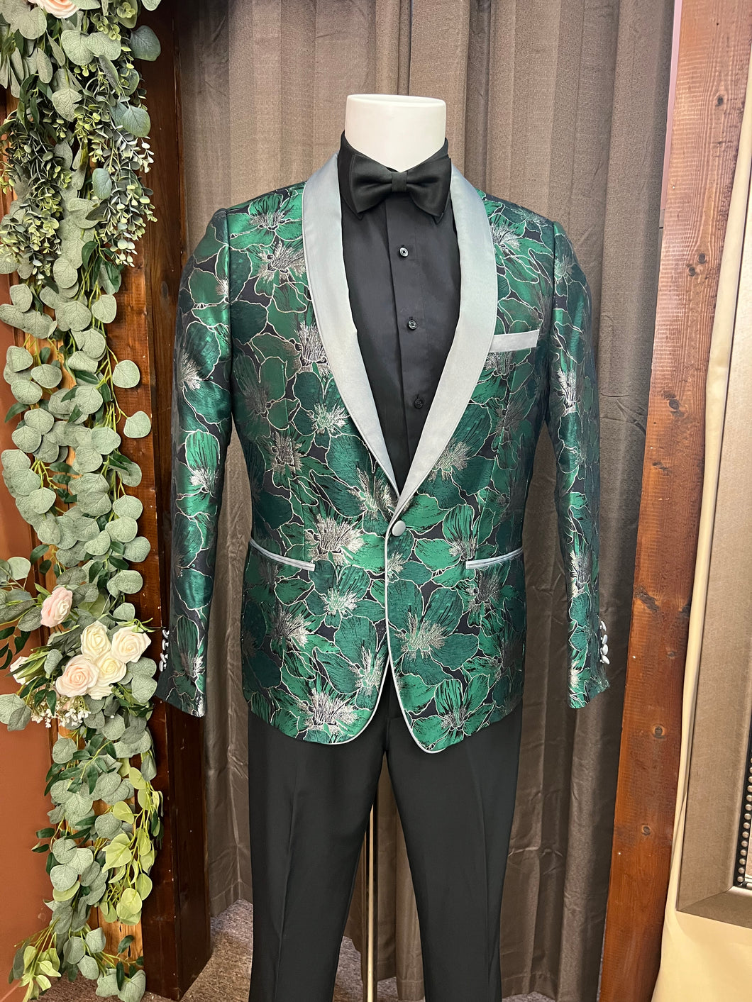 36 R (slim fit) Green floral with black under and silver lining the flowers silver lapel